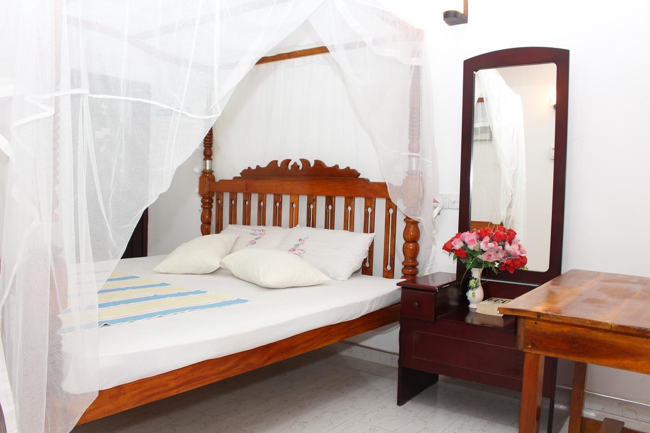 Gihan Guesthouse Mirissa Exterior photo