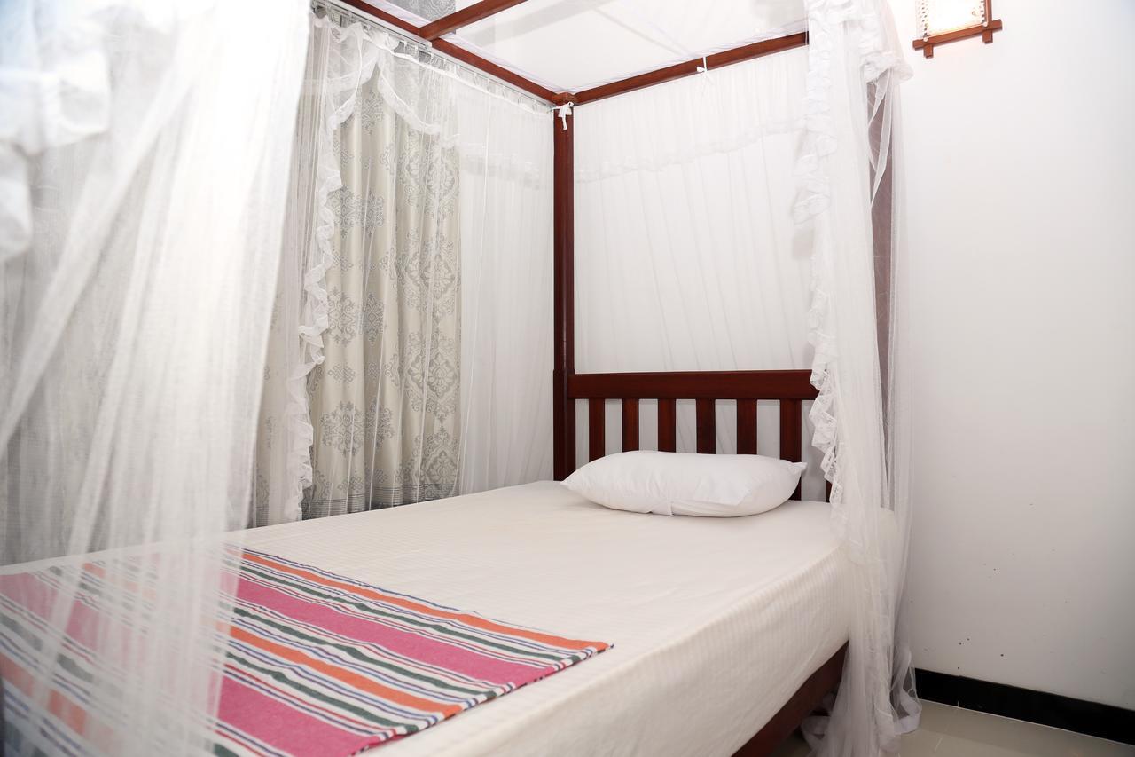 Gihan Guesthouse Mirissa Exterior photo